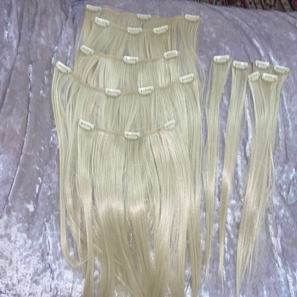 Brand new never worn blond clip in extensions 14”